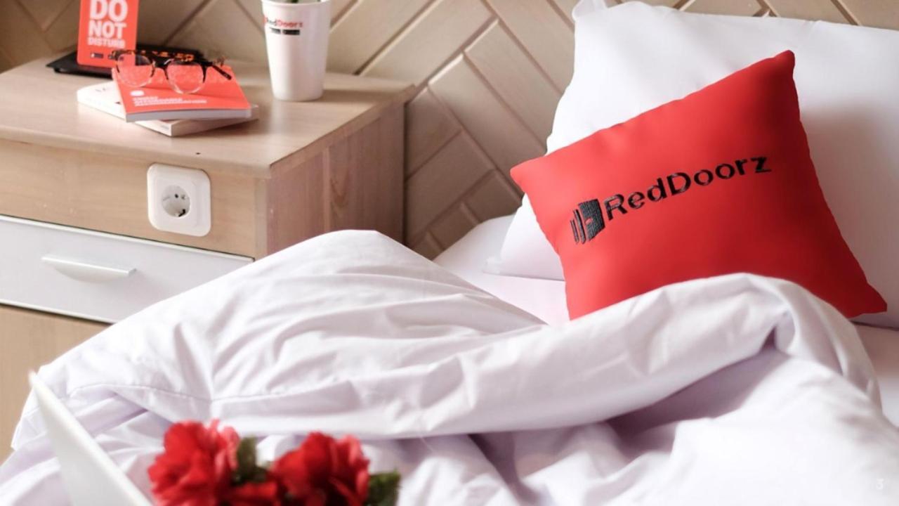 Reddoorz Ura Hotel Hung Phuoc 4 Хошимин Екстериор снимка